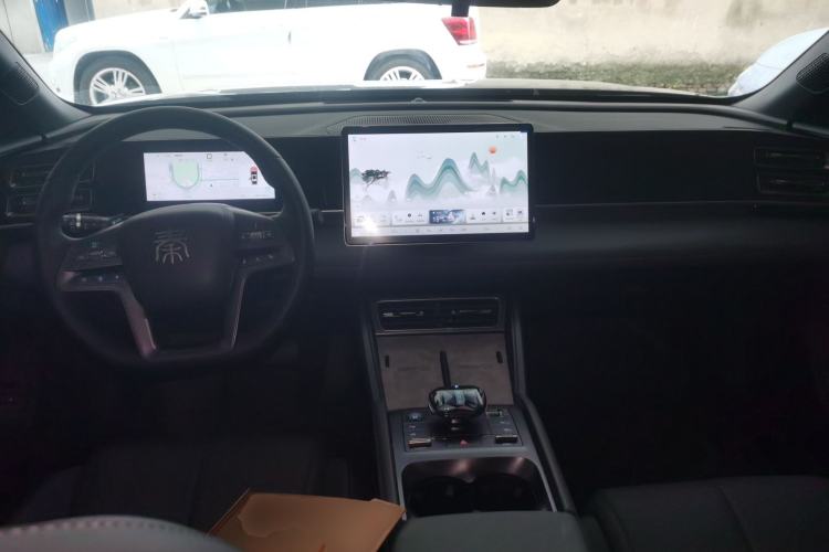 Used BYD Qin L 2025 DM-i Smart Drive 80KM Leading Model