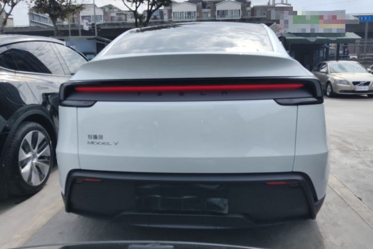 Used Tesla Model Y 2025 Rear-Wheel-Drive Version
