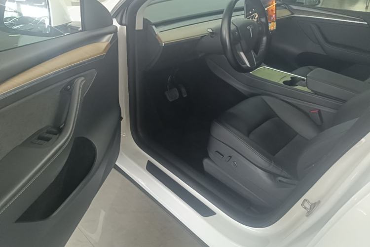 Used Tesla Model Y 2021 Long-Range All-Wheel-Drive Version