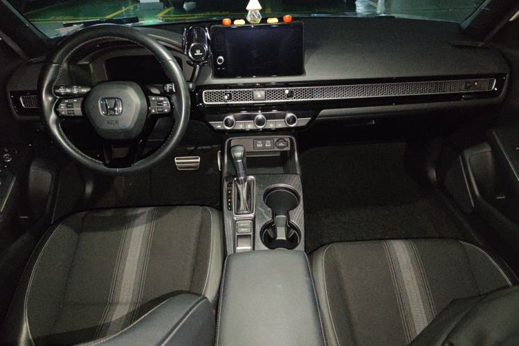 Used Honda Civic 2022 240TURBO CVT Dynamic Edition Center Console