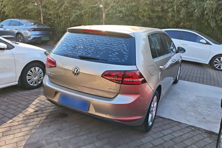 Used Volkswagen Golf 2017 1.6L Automatic Comfort Million-Vehicle Anniversary Edition
