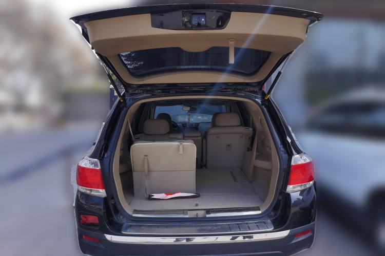 Used Toyota Highlander 2012 2.7L Two-Wheel Drive 7-Seater Luxury Edition Trunk