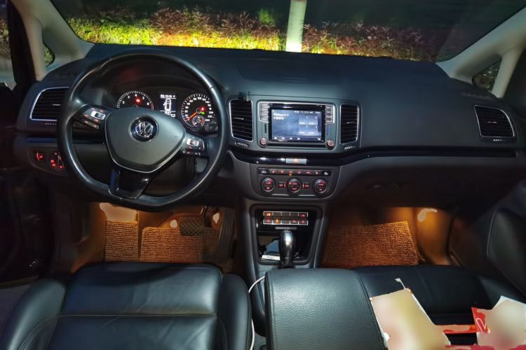 Used Volkswagen Sharan 2016 380TSI Luxury 7-Seater Center Console