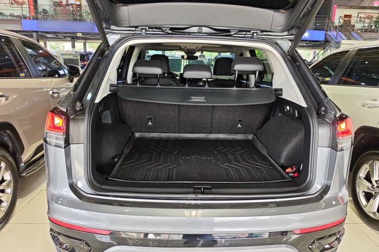 Used Volkswagen Tayron 2024 330TSI Two-Wheel Drive R-Line High-Energy Version
