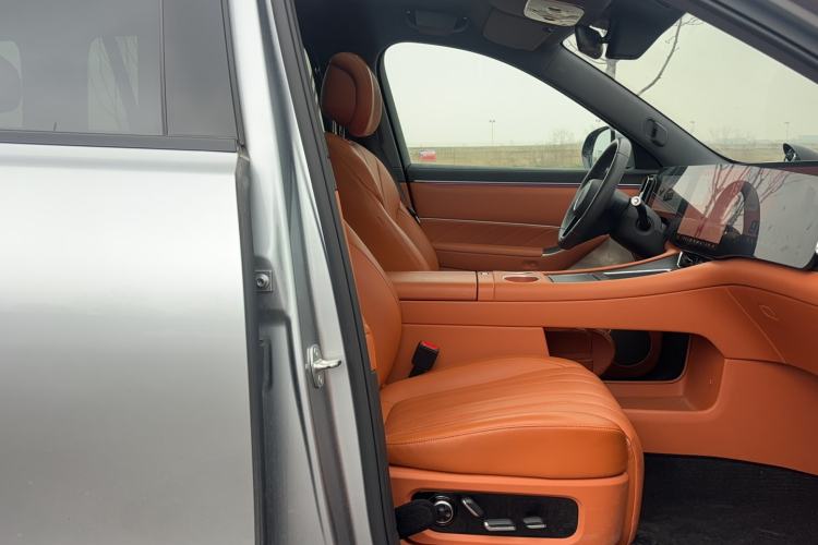 Used Hima AITO M8 2025 Extended-Range Ultra Version 53.4 kWh 5-Seater Edition Right Front Seat