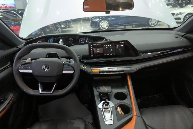 Used CHANGAN UNI-V 2022 1.5T Prestige Version Center Console