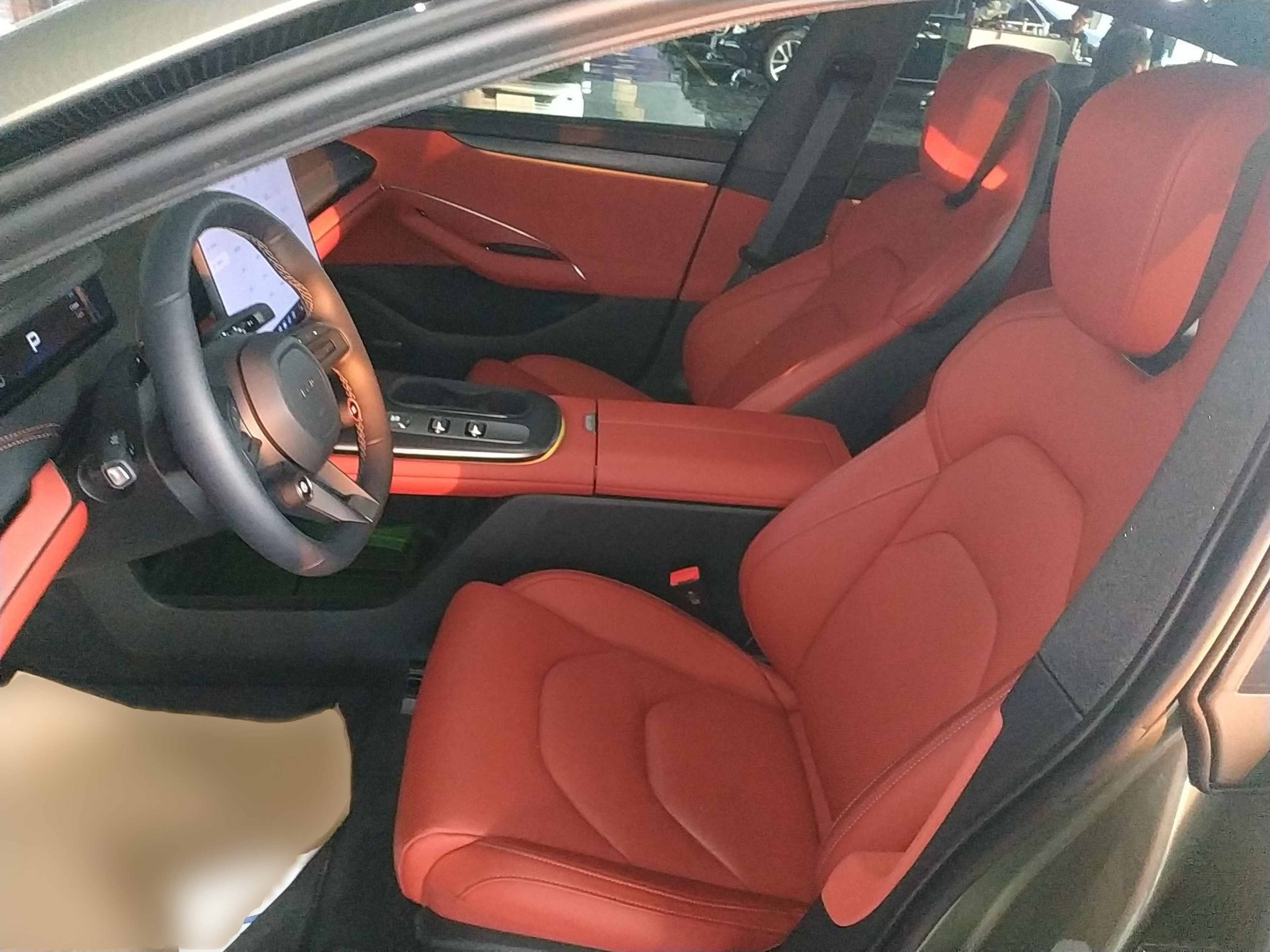 Переднее сиденье в автомобиле