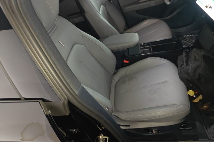 Used Lynk & Co Z20 2025 530 km Range Rear-Wheel Drive Pro Right Front Seat