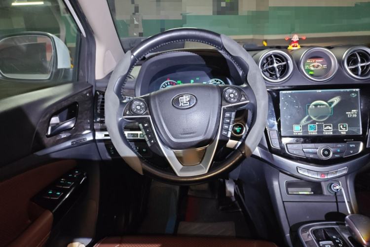 Used BYD Tang New Energy 2015 2.0T Four-Wheel-Drive Flagship Model
