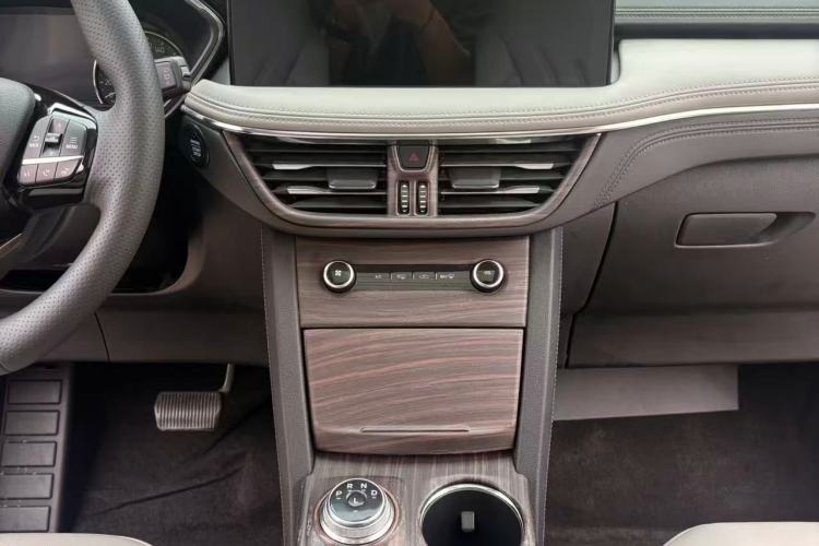 Used Ford Escape 2020 EcoBoost 245 Two-Wheel-Drive Comfort Edition Interior 6