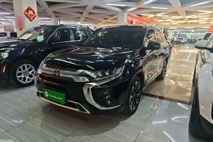 Used Mitsubishi Outlander 2019 2.4L 4x4 Zhi Xiang Edition 5 Seats China VI Standard