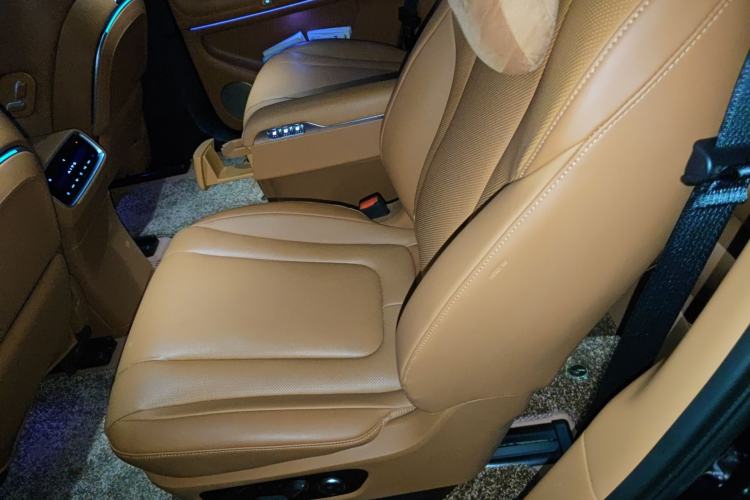 Used Hima AITO M9 2024 Range-Extended Max Edition 42 kWh 6-Seater Version Left Rear Seat