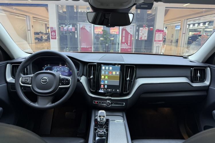 Used Volvo XC60 New Energy 2023 T8 Plug-in Hybrid Long-Range All-Wheel Drive Smart Luxury Edition Interior 4