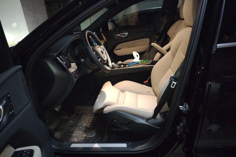 Used Volvo XC60 2026 B5 4x4 Smart Luxury Edition