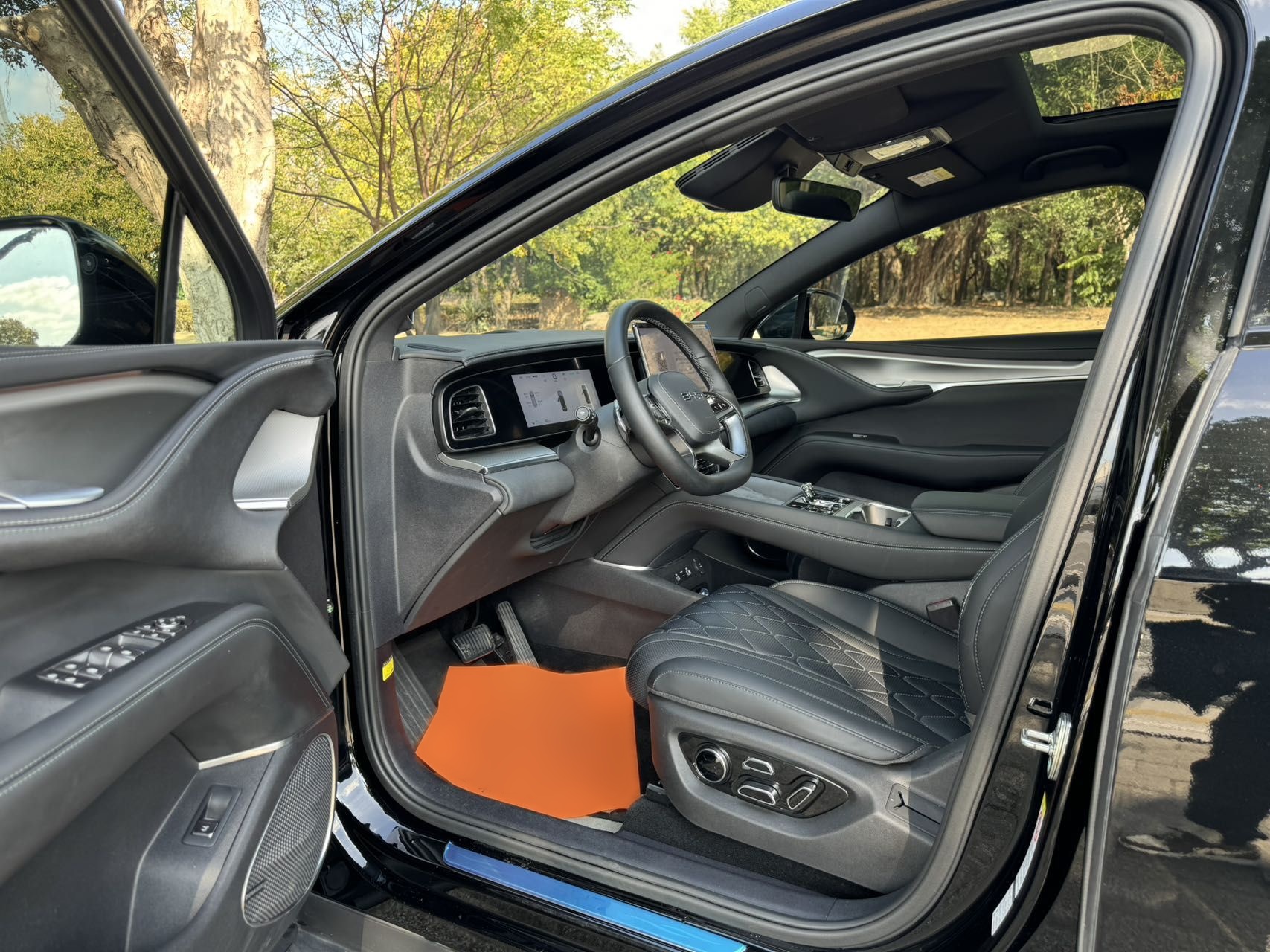 المقاعد الأمامية داخل السيارة