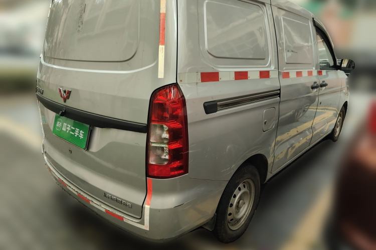 Used Wuling Hongguang V 2022 1.5L Jingqu Edition Enclosed-Window Vehicle with Hydraulic Power Steering LAR Rear Right 45 Deg