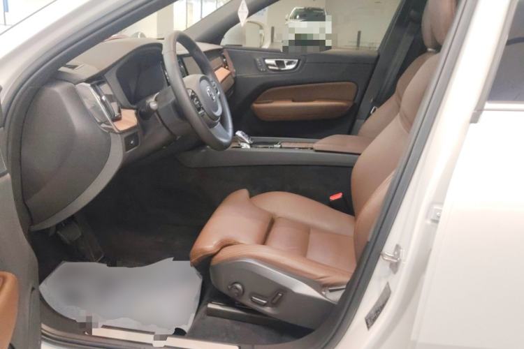 Used Volvo XC60 2023 B5 4x4 Smart Luxury Edition
