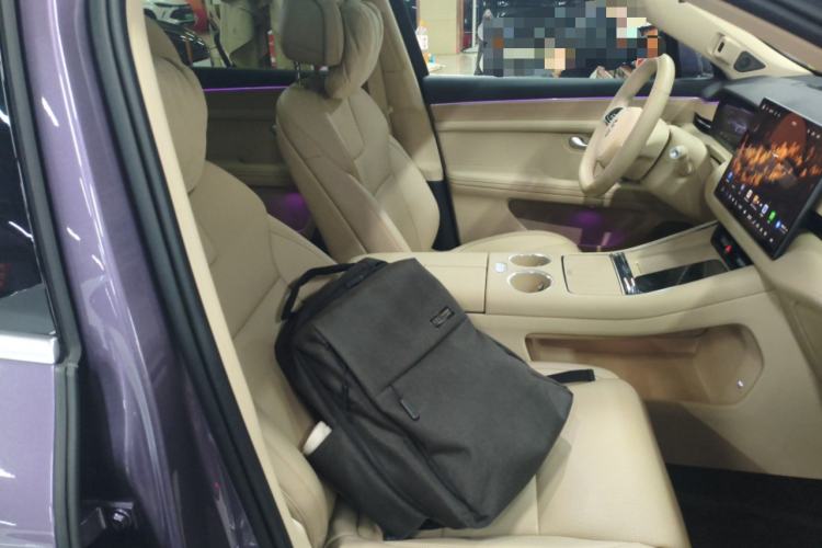 Used Hima AITO M5 2025 Extended-Range Ultra All-Wheel-Drive Version Right Front Seat