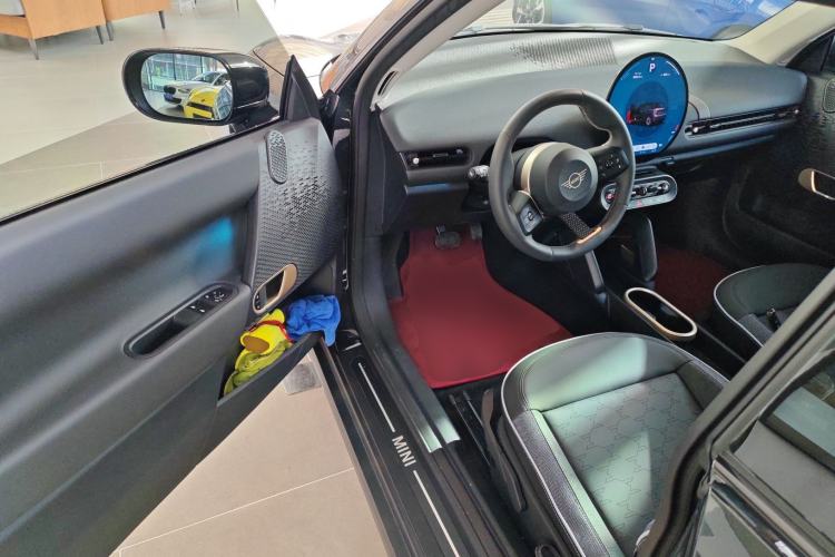 Used MINI Electric MINI COOPER 2025 456km COOPER E Classic Style
