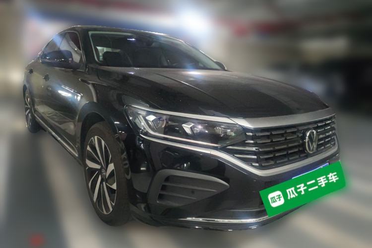 Used Volkswagen Passat 2025 Premium Version 380TSI Dragon Edition Front Right 45 Deg