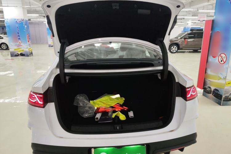 Used BYD Qin L 2025 DM-i Smart Drive 80KM Leading Model Trunk