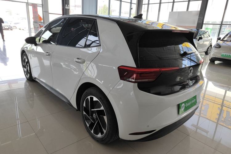 Used Volkswagen ID.3 2024 Outstanding Edition Rear Left 45 Deg