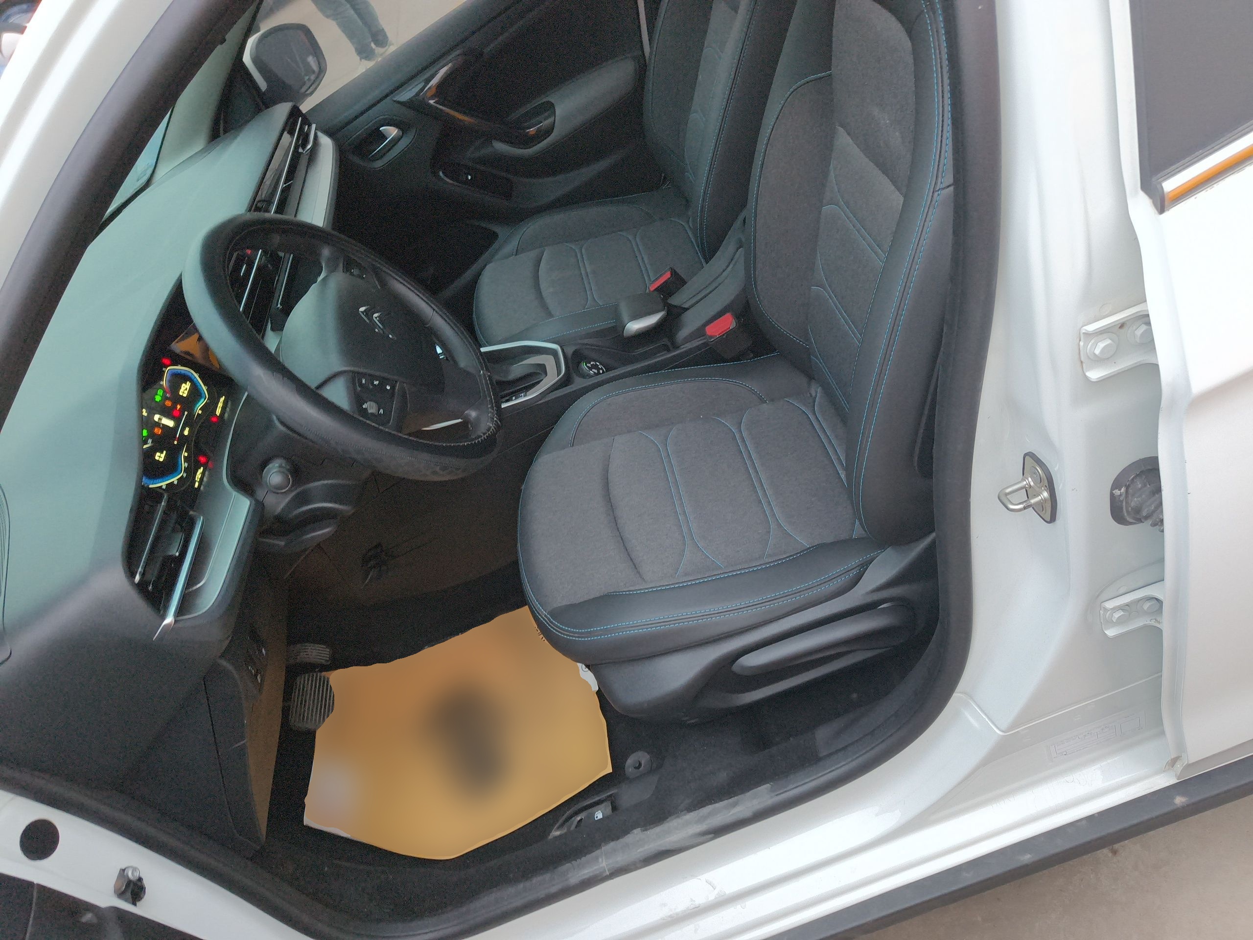 Переднее сиденье в автомобиле