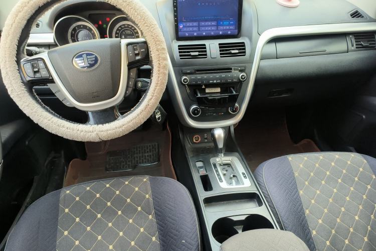 Used Bestune X80 2013 2.0L automatic comfort version
