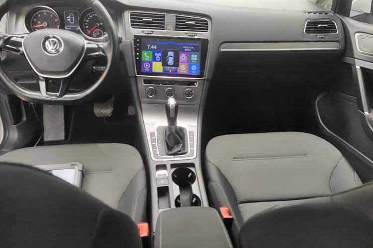 Used Volkswagen Golf 2015 1.4TSI Automatic Comfort Model Center Console