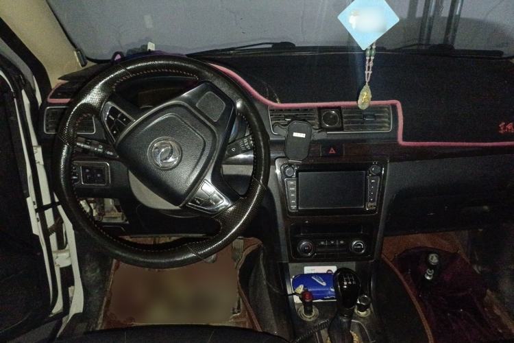 Used Dongfeng Fengon 370 2016 1.5L Manual Luxury 7-Seater Center Console