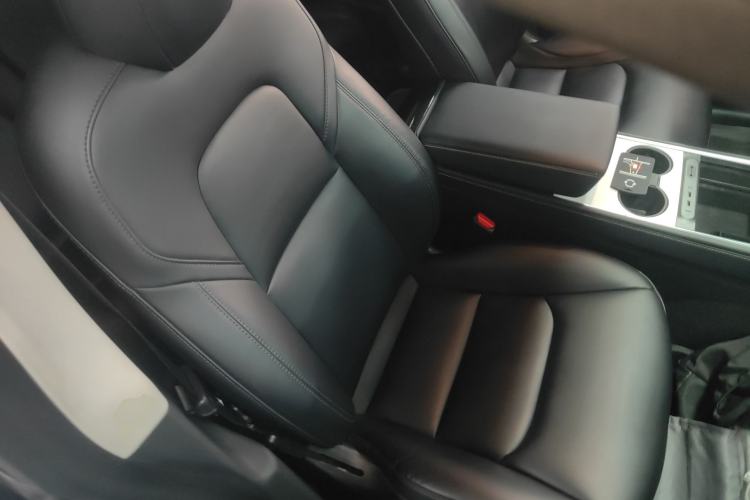 Used Tesla Model Y 2022 Long-Range All-Wheel-Drive Version
