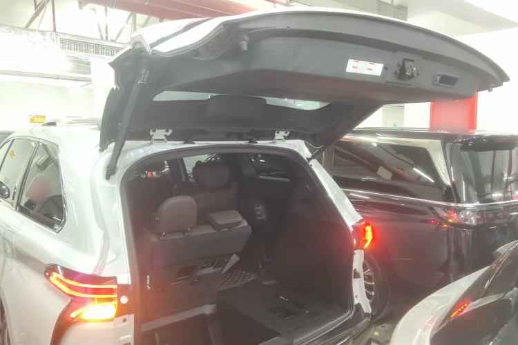 Used Toyota Sienna 2023 2.5L Hybrid Platinum Edition