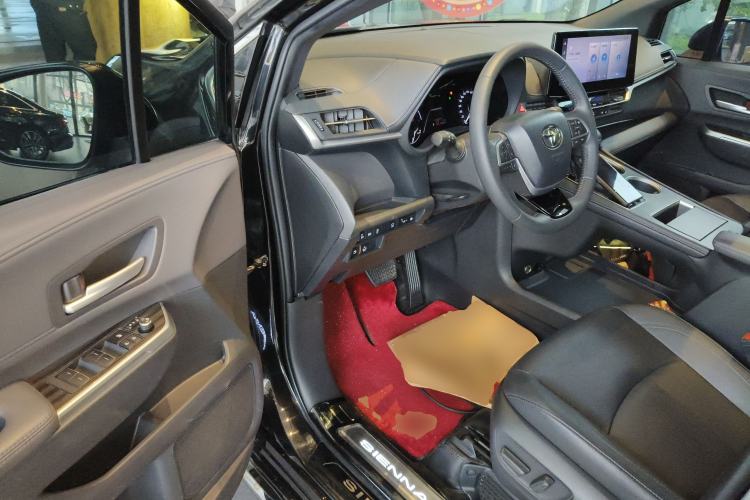 Used Toyota SIENNA 2023 2.5L Hybrid Deluxe Edition
