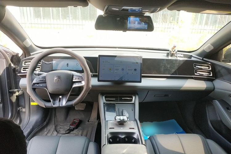 Used BYD Qin L 2024 DM-i 80KM Beyond Model Center Console