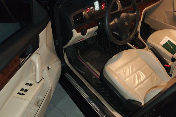 Used Volkswagen Lavida 2013 1.6L Automatic Comfort Edition Driver Seat