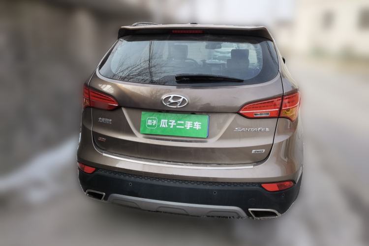 Used Hyundai Santa Fe 2013 Revised Version 2.4L Automatic All-Wheel Drive Luxury Trim
