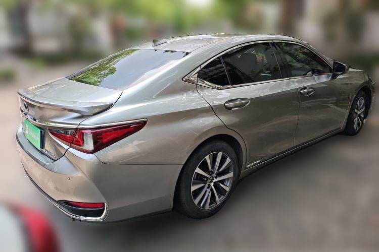 Used Lexus ES 2020 300h Premier Edition
