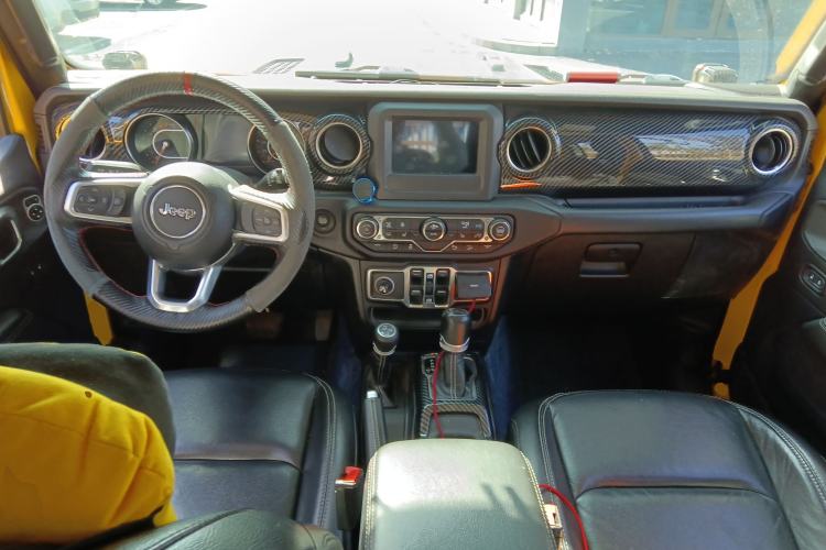 Used Jeep Wrangler 2019 2.0T Sahara Four-Door Version China VI Emission Standard Center Console