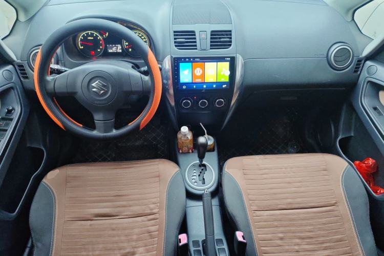 Used Suzuki SX4 2013 1.6L Automatic CoolRide Model Center Console