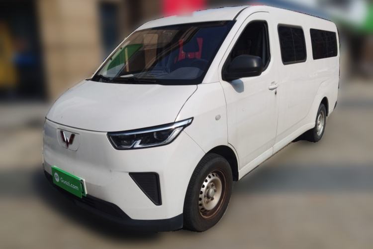 Used Wuling Yangguang 2024 300KM Comfort Version Passenger Van 75kW