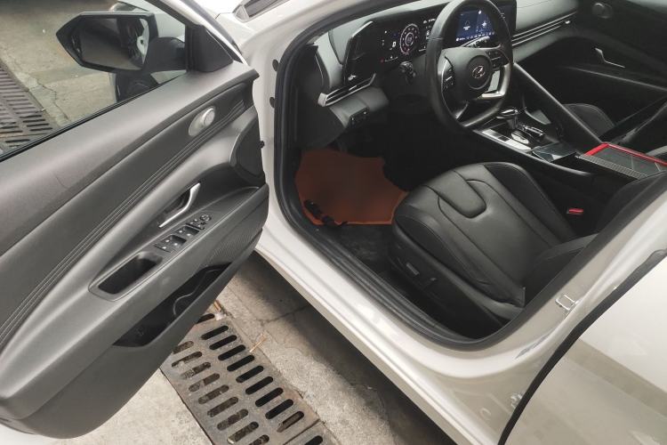 Used Hyundai Elantra 2021 1.5L CVT LUX Prestige Edition Driver Seat