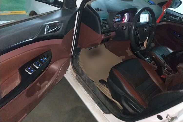 Used BYD Surui 2016 1.5L Manual Elite Edition Driver Seat