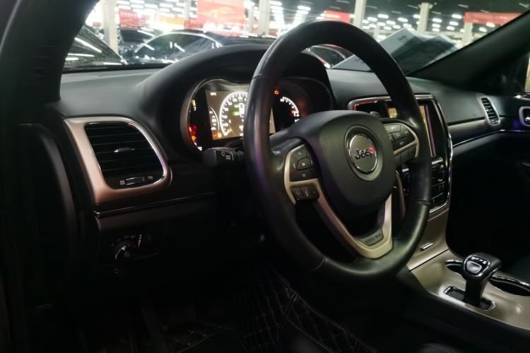 Used Jeep Grand Cherokee 2014 3.0L Comfort Navigation Edition Center Console