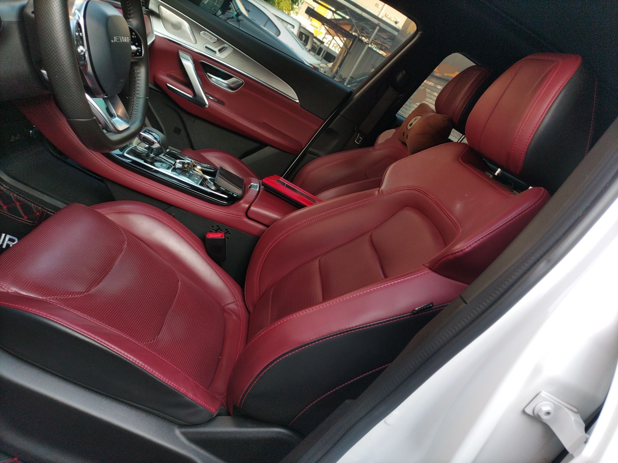 المقاعد الأمامية داخل السيارة