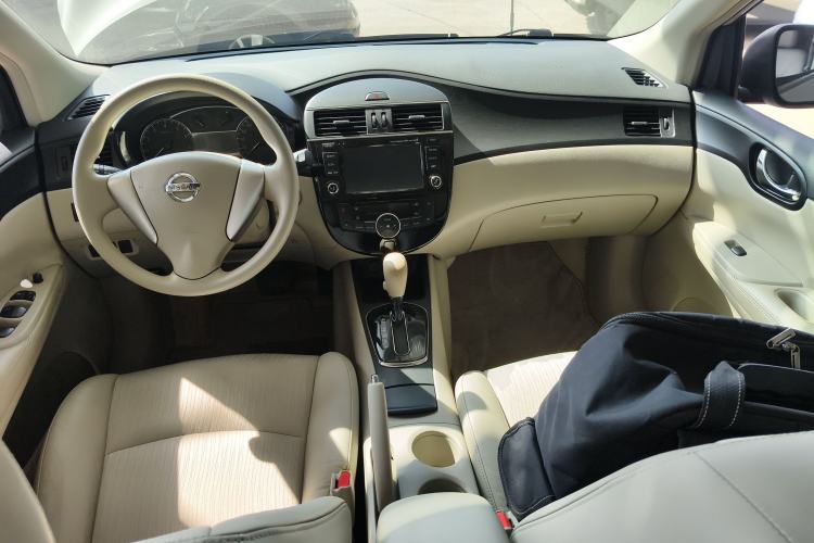 Used Nissan Tiida 2011 1.6L CVT Comfort Model Center Console