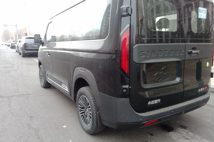 Used Sinotruk Pioneer V 2025 Multi-Function PRO Version 2.0T Automatic Short Wheelbase Low Roof Rear Left 45 Deg