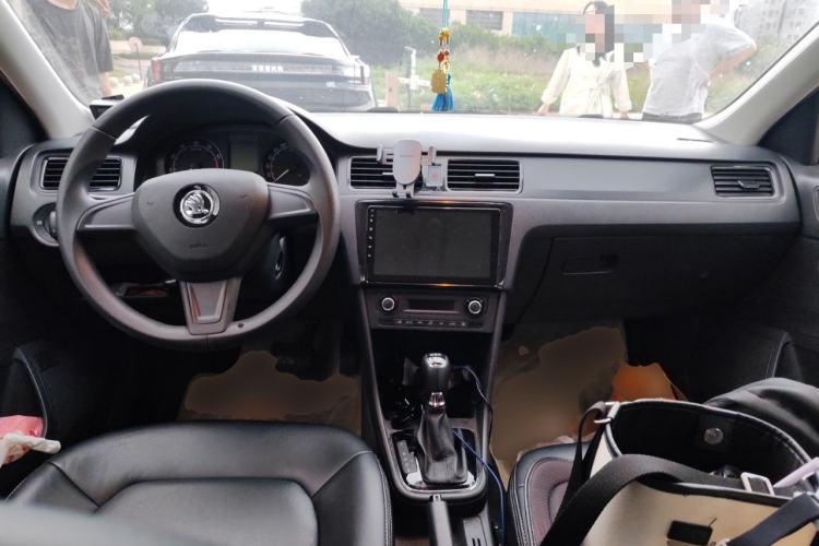 Used Skoda Rapid Spaceback 2014 1.4TSI DSG Enjoyment Edition Center Console