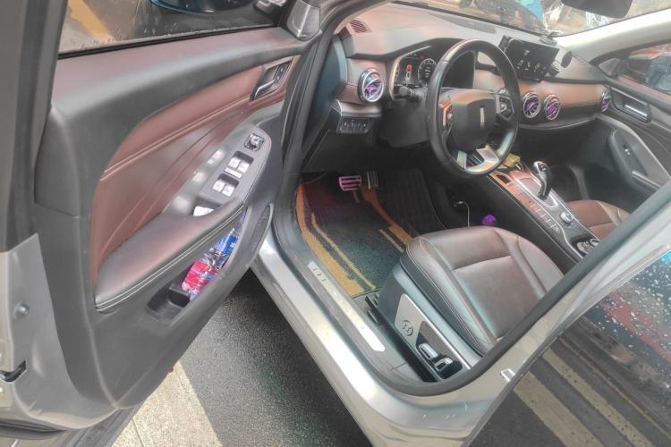 Used Wey VV6 2018 2.0T Two-Wheel-Drive Ultra-Luxury Version China V Standard
