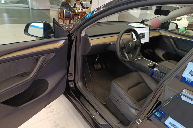 Used Tesla Model Y 2022 Rear-Wheel-Drive Version
