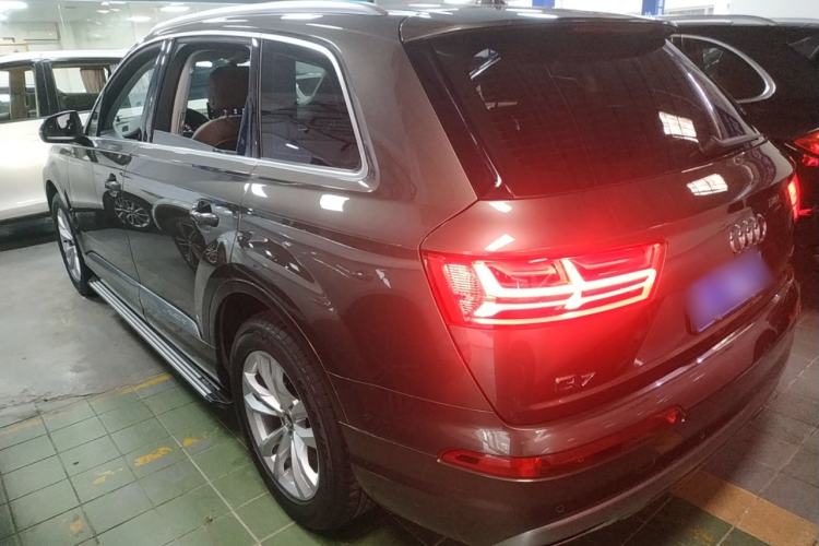 Used Audi Q7 2018 40 TFSI Comfort Model Rear Left 45 Deg